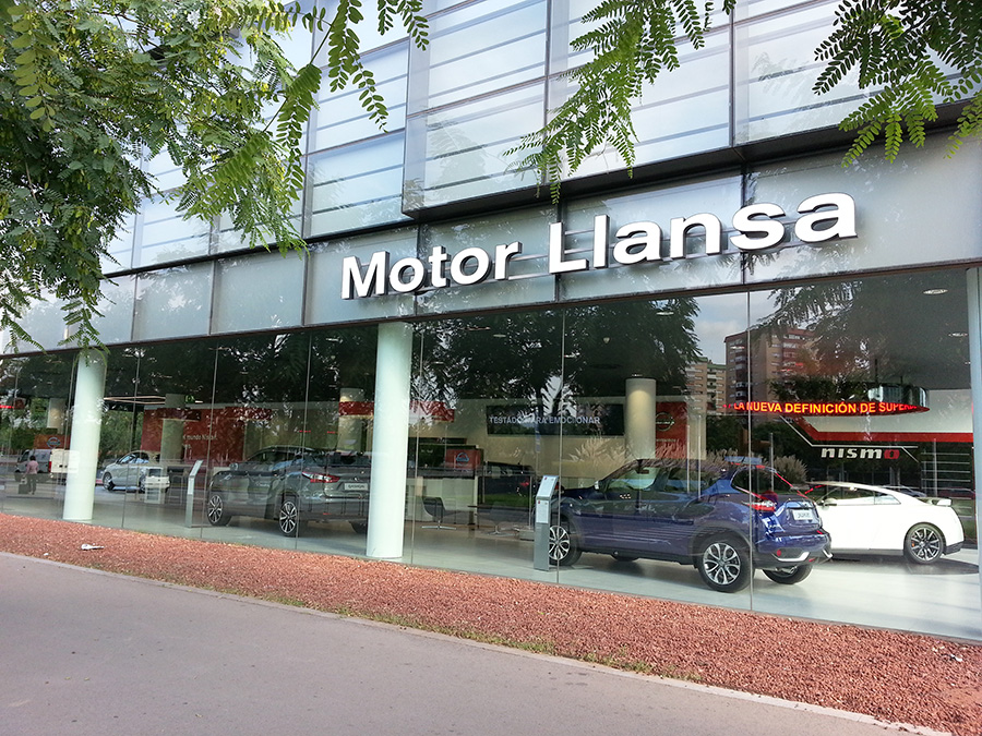 Nissan Motor Llansa New Retail Concept
