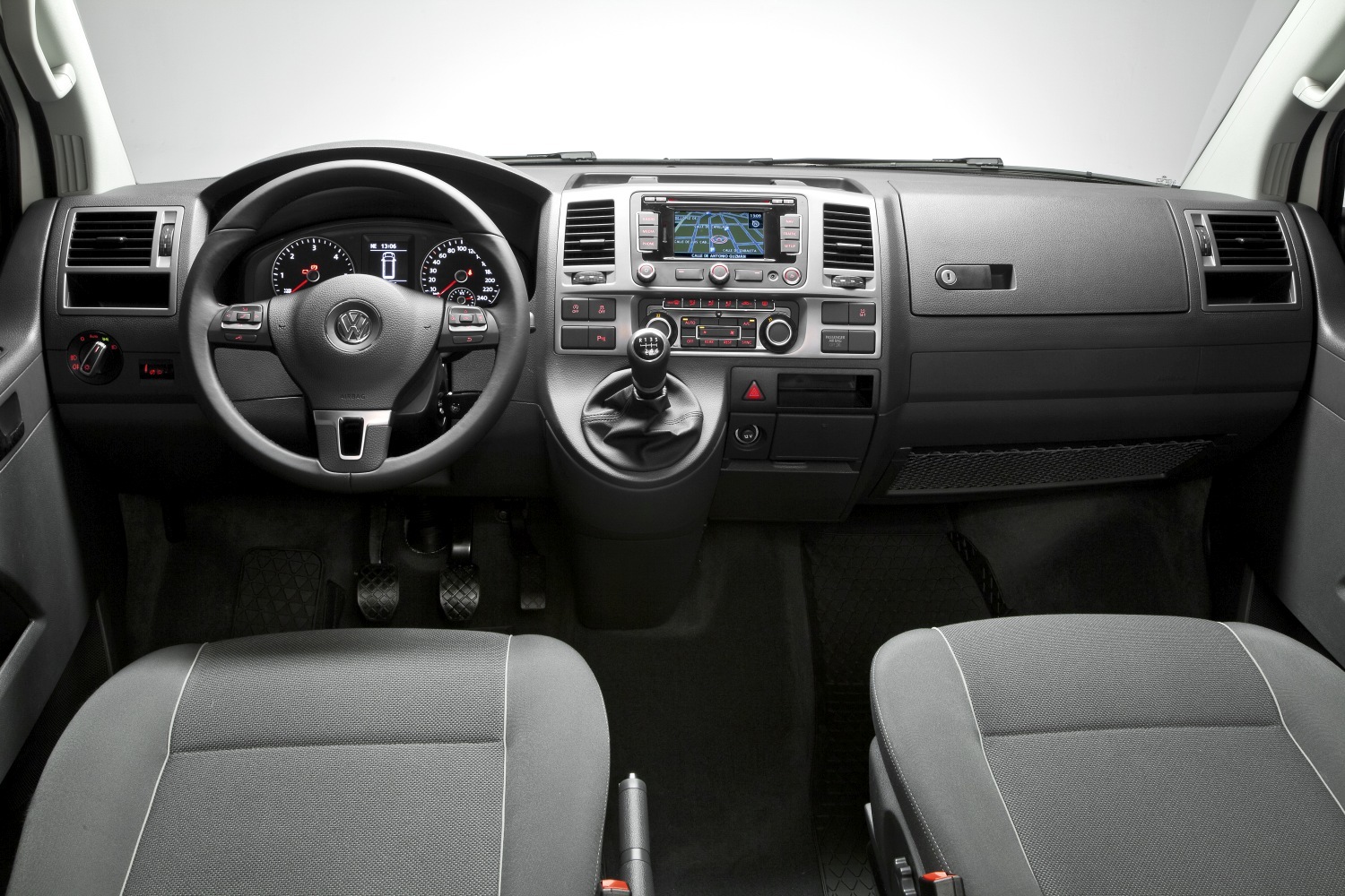 Volkswagen Multivan Outdoor 2016 Interior