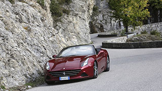 Visita Montecarlo con un Ferrari California T