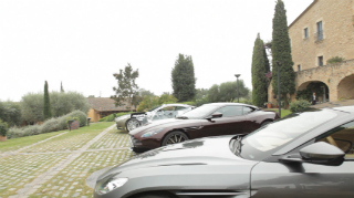 Cars Gallery presenta la versión V8 del Aston Martin DB11