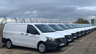 Autolica Industriales entrega una flota de furgonetas eléctricas Mercedes-Benz a ARA VINC