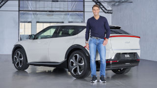 Rafa Nadal descubre el nuevo Kia EV6 eléctrico: “¡Quiero uno!”