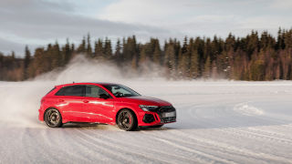 Mira cómo baila sobre la nieve el nuevo Audi RS 3