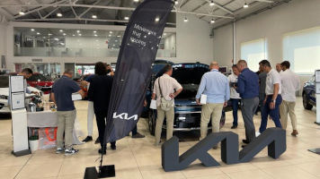 AR Motors presenta el nuevo Kia Niro a las empresas del Barcelonés