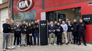 Kia reconoce a AR Motors - La Maquinista como Instalación 5 Estrellas