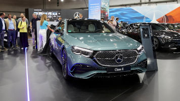 La estrella del nuevo Mercedes-Benz Clase E brilla en el Automobile Barcelona