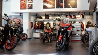 La mítica tienda de motos Ducati Barcelona pasa a manos de QUADIS