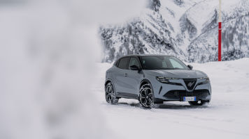 Alfa Romeo Junior amplía su gama con la innovadora tecnología Ibrida Q4