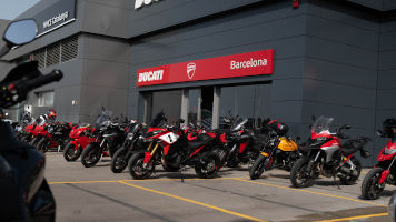 La comunidad Ducati celebra la cuarta edición de "We Ride As One" recorriendo las calles de Barcelona