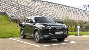 EBRO s800 PHEV Premium: el SUV familiar de siete plazas con tecnología híbrida enchufable
