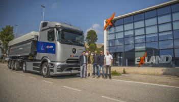 QUADIS Autolica Industriales hace entrega del innovador camión eléctrico Mercedes-Benz eActros 600 LS a EXLAND