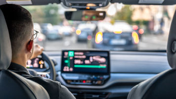 Qué es la conducción anticipativa y cómo mejora tu seguridad