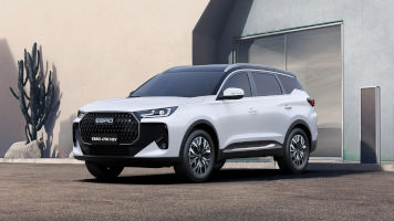 EBRO s700 HEV: el SUV compacto híbrido con 224 CV y etiqueta ECO
