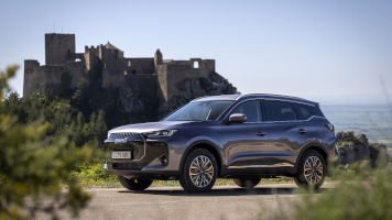 EBRO s700 PHEV Luxury: SUV híbrido enchufable con 279 CV y 90 km de autonomía eléctrica