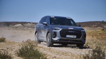 El EBRO s900 PHEV 4x4 completa 100 km del Cierzo Rally con 0,5 litros de combustible