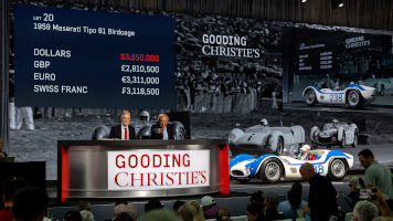 Un Maserati Tipo 61 Birdcage de 1959 marca un récord en la subasta de Pebble Beach