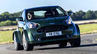 De utilitario a deportivo: descubre el Aston Martin V8 Cygnet